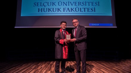 Selçuk Üniversitesinde genç hukukçular mezuniyet sevinci yaşadı